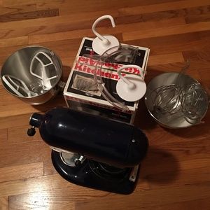 Kitchen Aid Mixer Artisan with Double Attachments